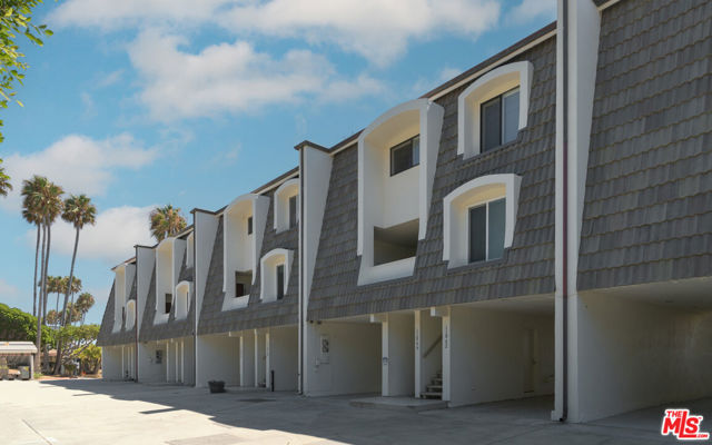 11862 Starfish Lane, Malibu CA: https://media.crmls.org/mediaz/4f5c4b06-3bae-47db-91a3-36469b943054.jpg