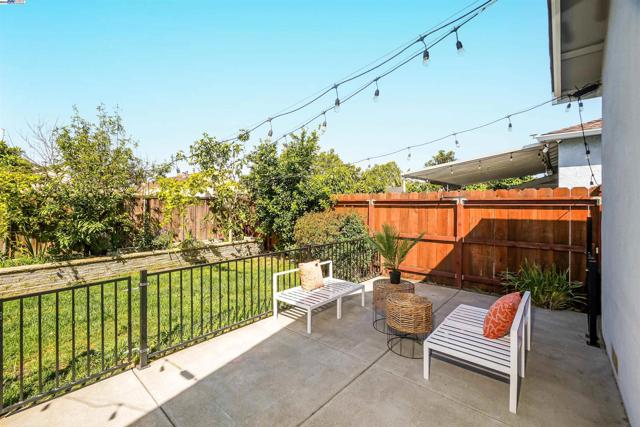 17303 Via Andeta, San Lorenzo CA: https://media.crmls.org/mediaz/4f5cc2e1-597c-4f2a-b00e-3acff7427390.jpg