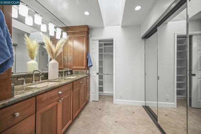 34 Willowview Ct, Danville CA: https://media.crmls.org/mediaz/4f5d6ba7-700b-4fcc-be13-ab7ec02271e8.jpg