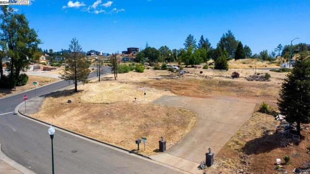 Details for 3901 Heathfield Pl, Santa Rosa, CA 95404