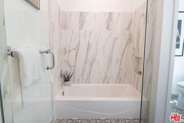 336 N Orange Drive, Los Angeles CA: https://media.crmls.org/mediaz/4f5dc79f-5fc2-44c8-b3b0-e6b225468889.jpg