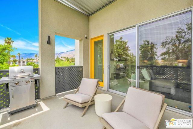 173 The riv, Palm Springs CA: https://media.crmls.org/mediaz/4f5e05a8-1ed0-4b08-83a1-eb86cdc24338.jpg