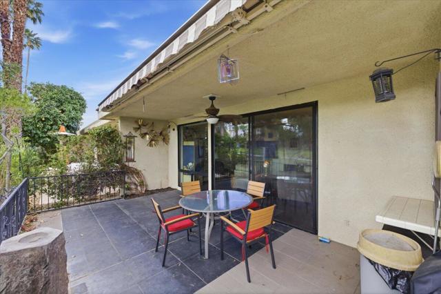 2385 Silver Oak Circle, Palm Springs CA: https://media.crmls.org/mediaz/4f5e19a9-a531-42bb-8351-1d13662edab8.jpg