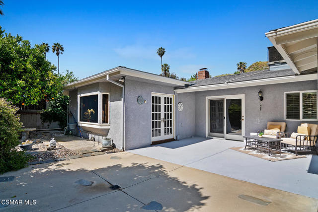 4324 Natoma Avenue, Woodland Hills CA: https://media.crmls.org/mediaz/4f5e29c4-5361-4ae8-8337-25a6a48d9809.jpg