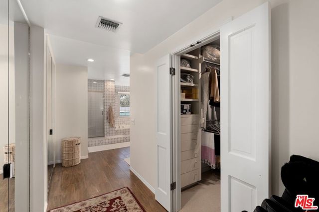 444 Loring Avenue, Los Angeles CA: https://media.crmls.org/mediaz/4f5eb163-d3f7-4a9d-8dc5-10cab72534b8.jpg