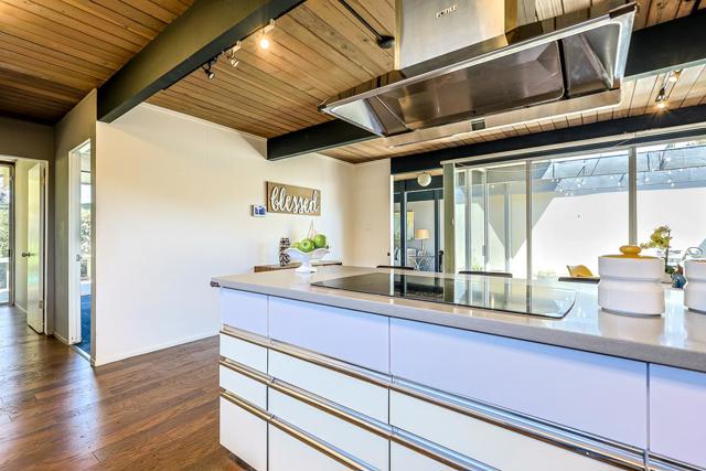 275 Puffin Court, Foster City CA: https://media.crmls.org/mediaz/4f5ec71b-11ce-42a7-bcb5-fcde995215b5.jpg