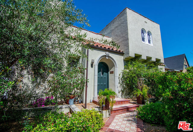 503 N Plymouth Boulevard, Los Angeles CA: https://media.crmls.org/mediaz/4f5f5bce-60ca-4642-81ca-2ae4349dd18a.jpg