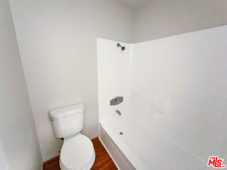 https://media.crmls.org/mediaz/4f601feb-8fda-4cf2-8b88-bfba378e6285.jpg?preset=X-Large