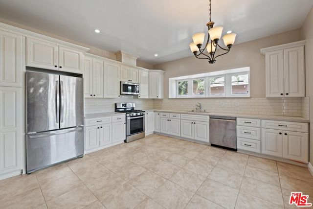 1238 S Bonnie Brae Street, Los Angeles CA: https://media.crmls.org/mediaz/4f611cd3-4f7f-4726-9bd5-8137a3e0a8d3.jpg