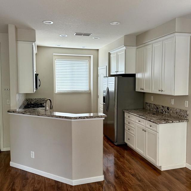 12 Mantauk Point Place, Sacramento CA: https://media.crmls.org/mediaz/4f6124cc-2ca2-4bff-9b4f-c7286fae2881.jpg