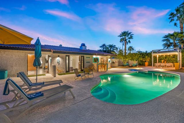1862 N Nogales Way, Palm Springs CA: https://media.crmls.org/mediaz/4f613c77-9fc1-48f5-89de-8b481cf9f918.jpg