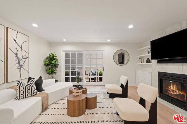 853 Larrabee Street, West Hollywood CA: https://media.crmls.org/mediaz/4f61db9e-9b3b-42c0-a34e-1def8e8a19e6.jpg