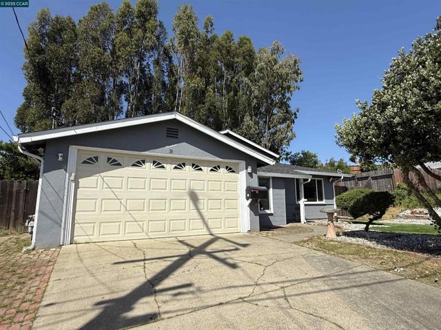 19 Flamingo Ct, American Canyon CA: https://media.crmls.org/mediaz/4f62cb84-06d0-42b2-ae3a-44df28a4d877.jpg