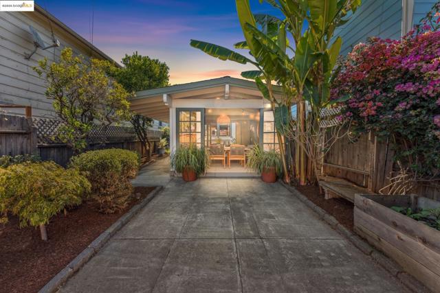 350 Henry St, Oakland CA: https://media.crmls.org/mediaz/4f633ee6-ffff-4dcf-8028-9408209fdfbe.jpg