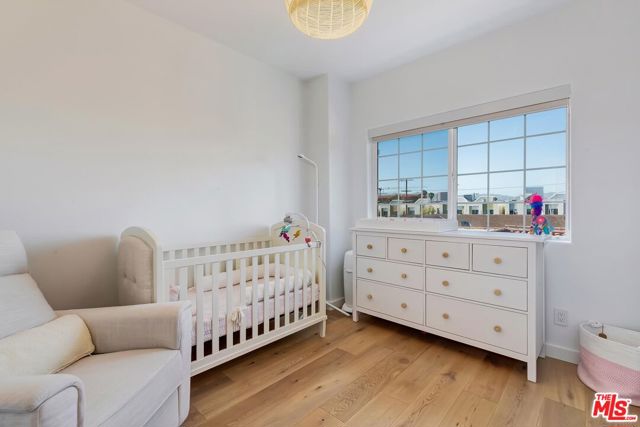 1521 S HAYWORTH Avenue, Los Angeles CA: https://media.crmls.org/mediaz/4f635ece-87c9-48ef-8fe1-304a98de47eb.jpg