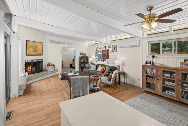 435 Country Club Ln, Coronado CA: https://media.crmls.org/mediaz/4f63f190-7520-4975-9ec8-7b7533ca4c8f.jpg