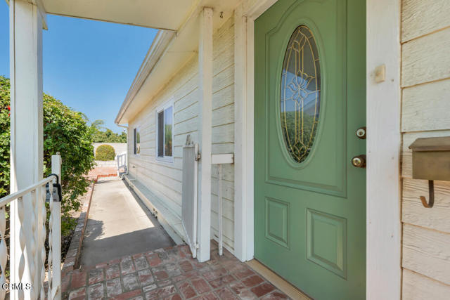 975 W Telegraph Road, Santa Paula CA: https://media.crmls.org/mediaz/4f63fc8b-a74b-4c6d-974c-12795ed275f7.jpg