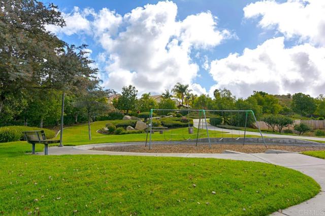 1218 Corte Zafiro, San Marcos CA: https://media.crmls.org/mediaz/4f63fdec-14d9-422b-9285-305fda3670fc.jpg