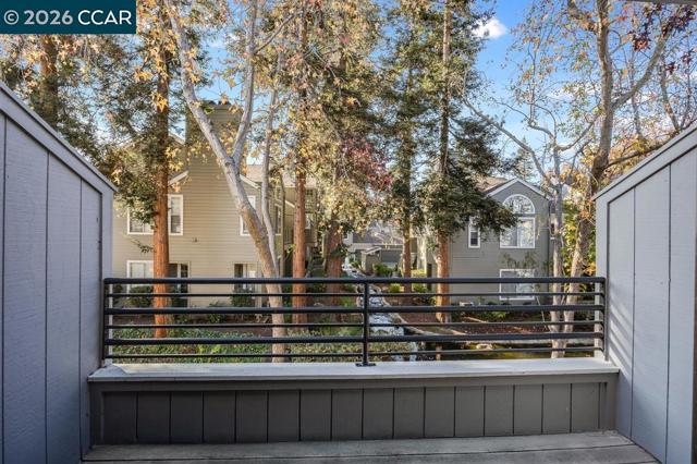 231 Sunspring Ct, Pleasant Hill CA: https://media.crmls.org/mediaz/4f641e2d-2391-4212-98af-c26560062b7a.jpg