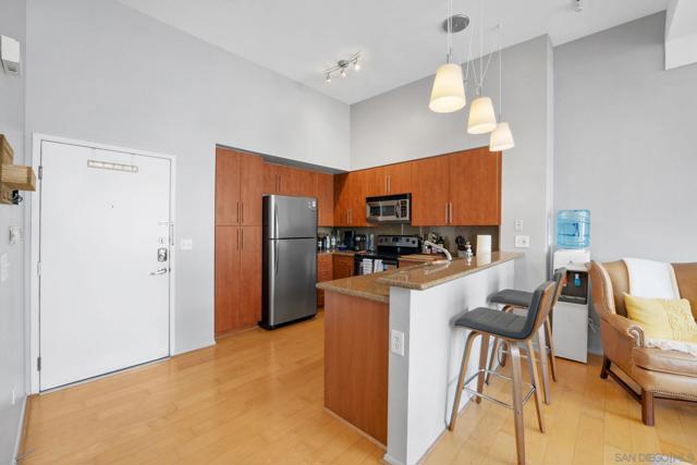 120 Island, San Diego CA: https://media.crmls.org/mediaz/4f6538e2-eecc-4d2f-b658-448756730bcb.jpg