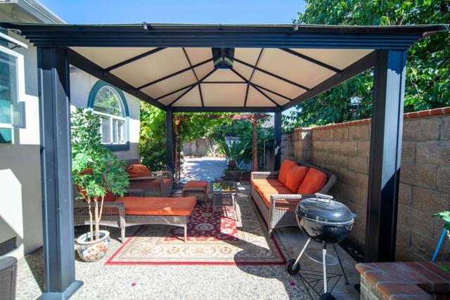 37621 Glenmoor Dr, Fremont CA: https://media.crmls.org/mediaz/4f664b75-a8b9-4c86-9843-96d86aedcdd9.jpg
