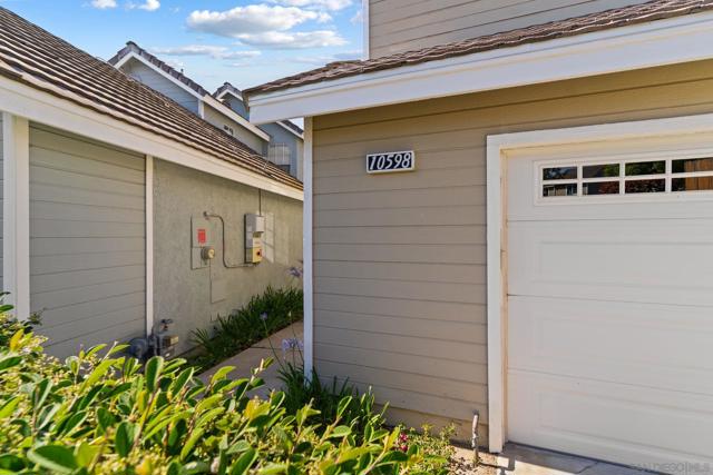 10598 Rancho Carmel Dr, San Diego CA: https://media.crmls.org/mediaz/4f665760-5163-4efc-a81b-75dfbbf18132.jpg