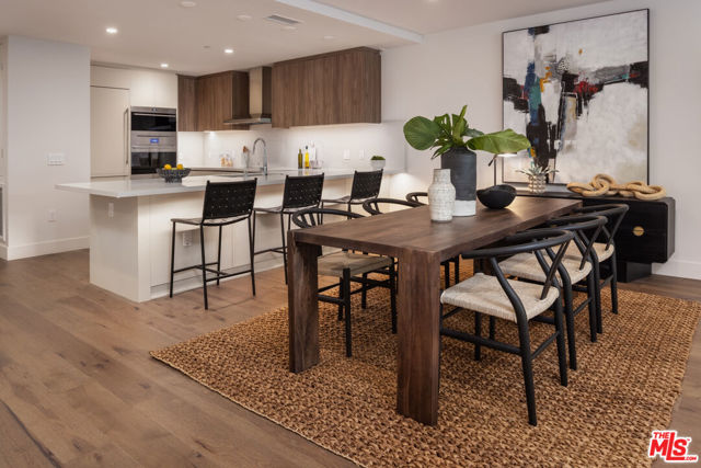 411 S Hamel Road, Los Angeles CA: https://media.crmls.org/mediaz/4f66b634-dc43-4d80-83a6-9719c745ad80.jpg