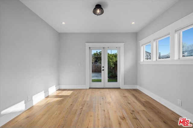 1828 W 43rd Place, Los Angeles CA: https://media.crmls.org/mediaz/4f66fd1b-f2f9-45de-875d-9195a01b9adc.jpg