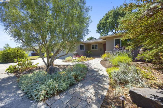 4580 Theresa Ave, Fremont CA: https://media.crmls.org/mediaz/4f672b41-25b5-4f9e-8234-0c70b8f96e96.jpg
