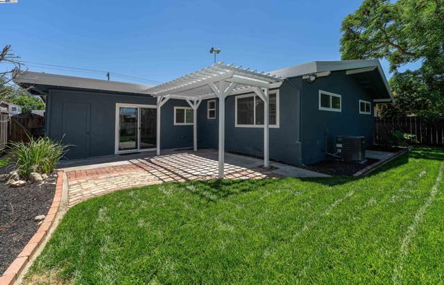 1172 Pine St, Livermore CA: https://media.crmls.org/mediaz/4f696551-fece-4583-916e-204ccd499a1a.jpg