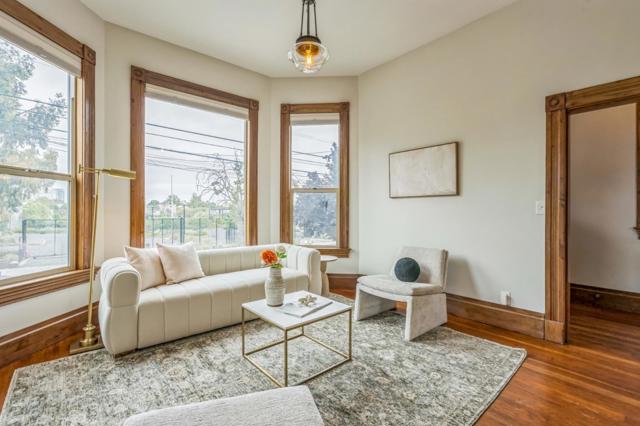 696 29th Street, Oakland CA: https://media.crmls.org/mediaz/4f698ebf-f443-40df-b7f4-9c14b722f5f0.jpg