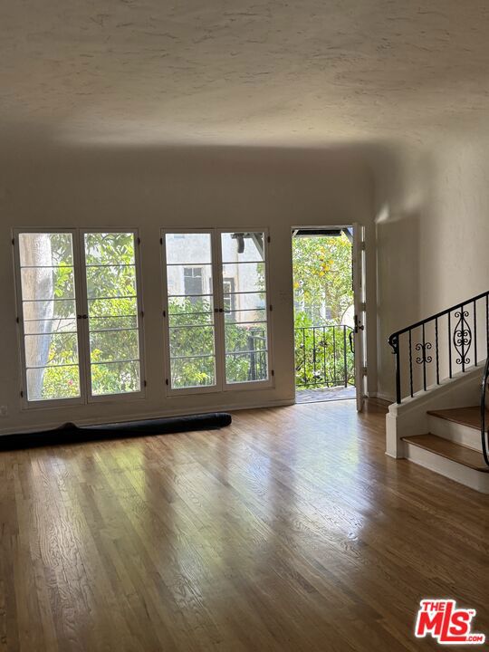 7917 Norton Avenue, West Hollywood CA: https://media.crmls.org/mediaz/4f69d279-ccb0-40a1-a273-65391fccfe73.jpg