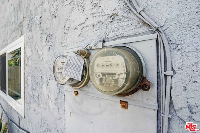 2108 Hauser Boulevard, Los Angeles CA: https://media.crmls.org/mediaz/4f69f9d8-4aa7-4519-a197-05cbb849e498.jpg