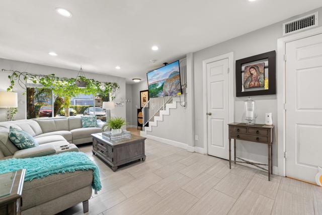 Detail Gallery Image 2 of 25 For 303 S Mollison Ave #3,  El Cajon,  CA 92020 - 2 Beds | 1/1 Baths