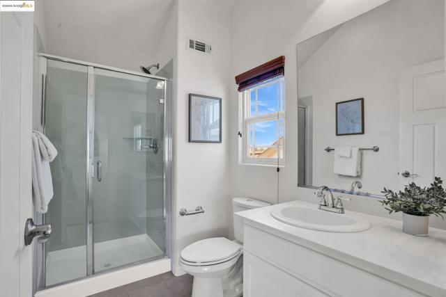 1623 Fortmann Way, Alameda CA: https://media.crmls.org/mediaz/4f6a1c9c-1592-4612-b399-c165487d9d3c.jpg