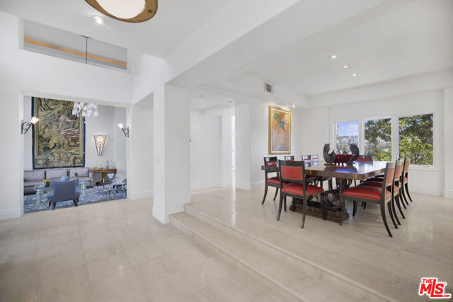 4001 Clarinda Drive, Tarzana CA: https://media.crmls.org/mediaz/4f6a202b-58b2-44f1-b263-dee09cd33cc1.jpg