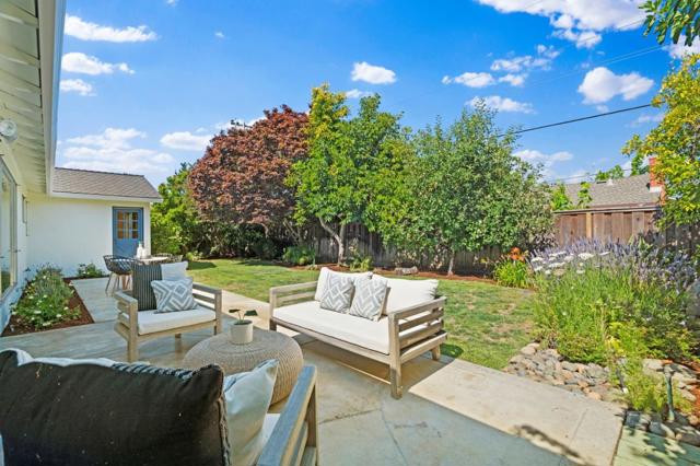 1861 Limetree Lane, Mountain View CA: https://media.crmls.org/mediaz/4f6aa62c-7007-489a-9f77-9e148d630492.jpg
