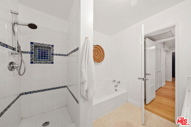 2929 Waverly Drive, Los Angeles CA: https://media.crmls.org/mediaz/4f6aa87d-0fb8-4b69-9931-ebd44851367e.jpg