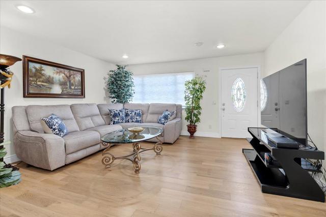670 Van Buren Circle, Monterey CA: https://media.crmls.org/mediaz/4f6aedbc-d7ad-4cf1-8d7e-505ce3b5b31f.jpg