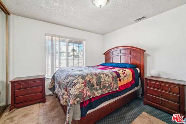 16185 Viho Road, Apple Valley CA: https://media.crmls.org/mediaz/4f6b0884-6942-43ab-a471-75b39931db28.jpg