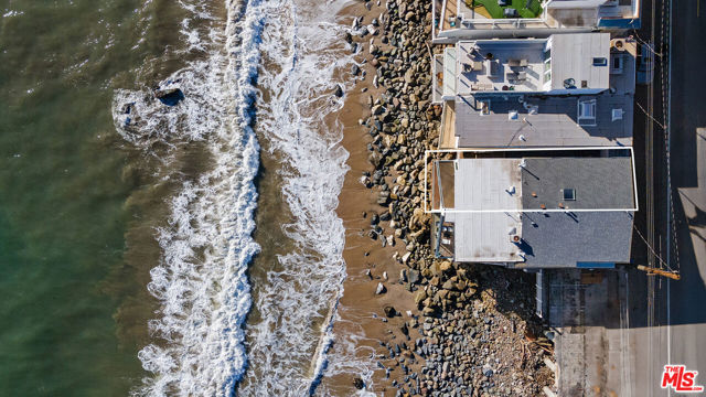 20438 Pacific Coast Highway, Malibu CA: https://media.crmls.org/mediaz/4f6c0084-c4b2-485b-9a79-7b389db63a4f.jpg