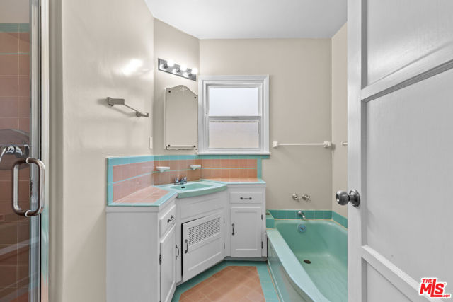 11241 Pearl Street, Los Angeles CA: https://media.crmls.org/mediaz/4f6c25cb-b217-4d4e-8404-5419968cde27.jpg