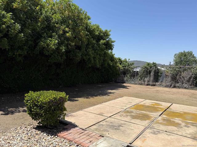 6056 Winfield Ave, La Mesa CA: https://media.crmls.org/mediaz/4f6c5b48-1bf3-4fa2-9d22-e3826d21d1c5.jpg