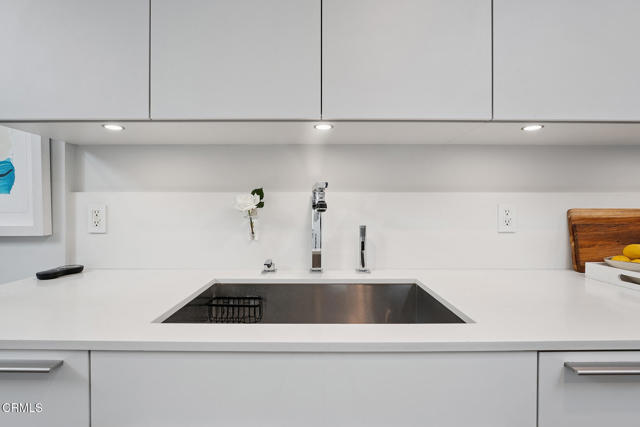 Detail Gallery Image 16 of 41 For 329 Westbourne Dr, West Hollywood,  CA 90048 - 2 Beds | 3 Baths