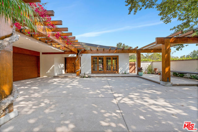 5942 Paseo Canyon Drive, Malibu CA: https://media.crmls.org/mediaz/4f6c7cf5-4c02-4448-8d79-8072df08729a.jpg