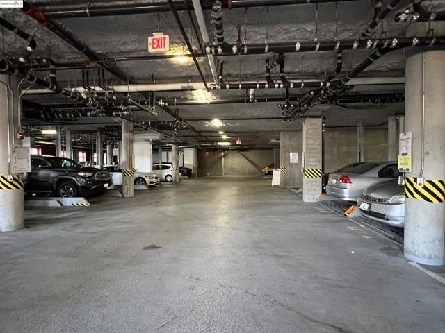 989 Franklin St, Oakland CA: https://media.crmls.org/mediaz/4f6cab2e-c759-4cc0-a483-204473c54bd4.jpg