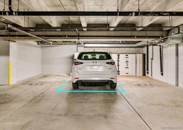 2445 Brant St, San Diego CA: https://media.crmls.org/mediaz/4f6d0cf8-3de1-4bef-99d9-5b762003e4e3.jpg