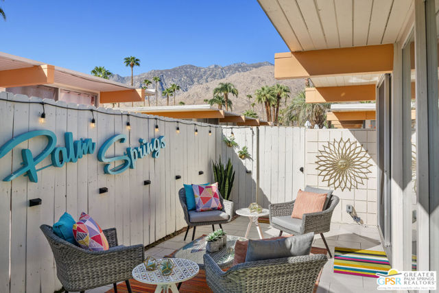 1111 E Palm Canyon Drive, Palm Springs CA: https://media.crmls.org/mediaz/4f6df1fa-b7c6-4989-96bf-0e2106a7f0df.jpg