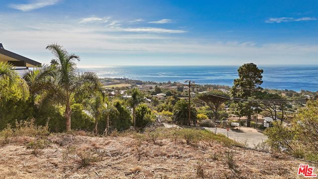 30015 Andromeda Lane, Malibu CA: https://media.crmls.org/mediaz/4f6e7a42-38cd-416d-9d21-90be498beb59.jpg