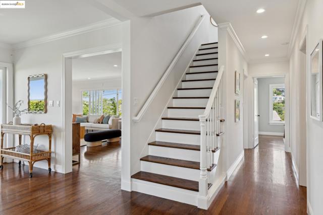 412 Scenic Avenue, Piedmont CA: https://media.crmls.org/mediaz/4f6e9806-7cb0-4aec-88b6-fe42e81798df.jpg